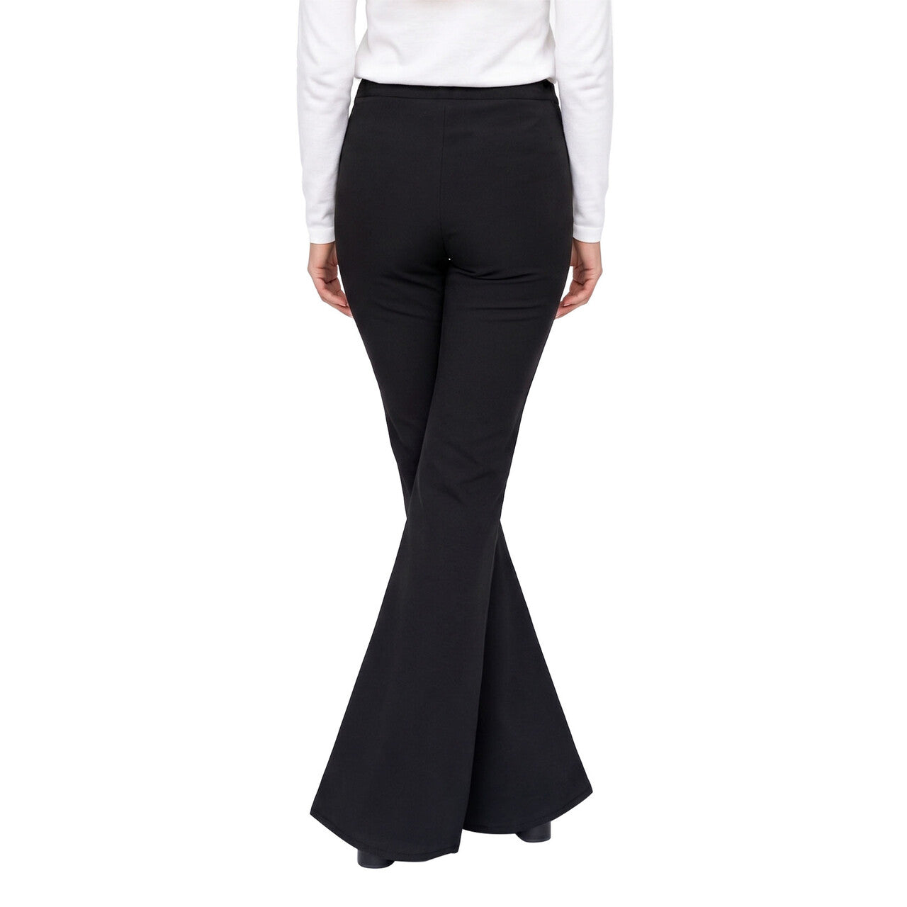 Op deze afbeelding zie je een Kostuums, van het merk Wilbers. Wijde Pijpen Broek Soul 70S Party Zwart Vrouw