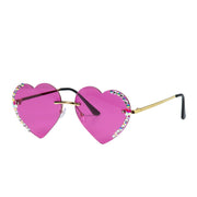 Op deze afbeelding zie je een Accessoires, van het merk Wilbers. Roze Hartjes Bril Met Diamantjes