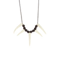 Ketting Met Grote Roofdier Tanden