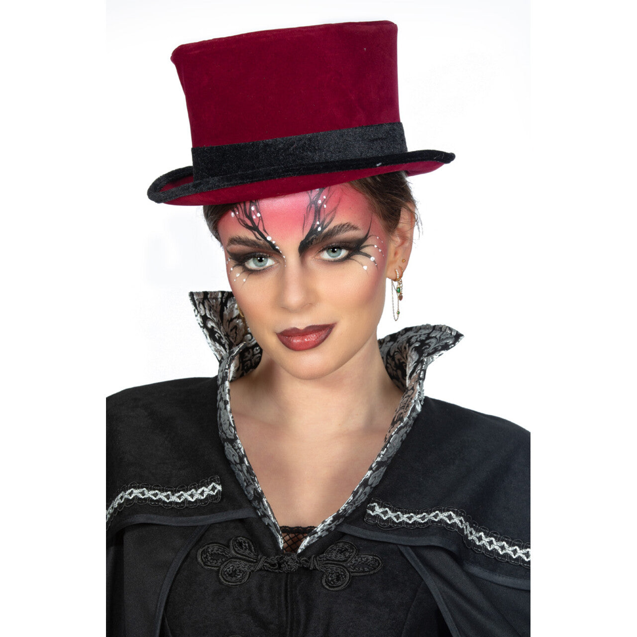 Op deze afbeelding zie je een Accessoires, van het merk Wilbers. Hoge Hoed Fluweel Rood Met Zwarte Band