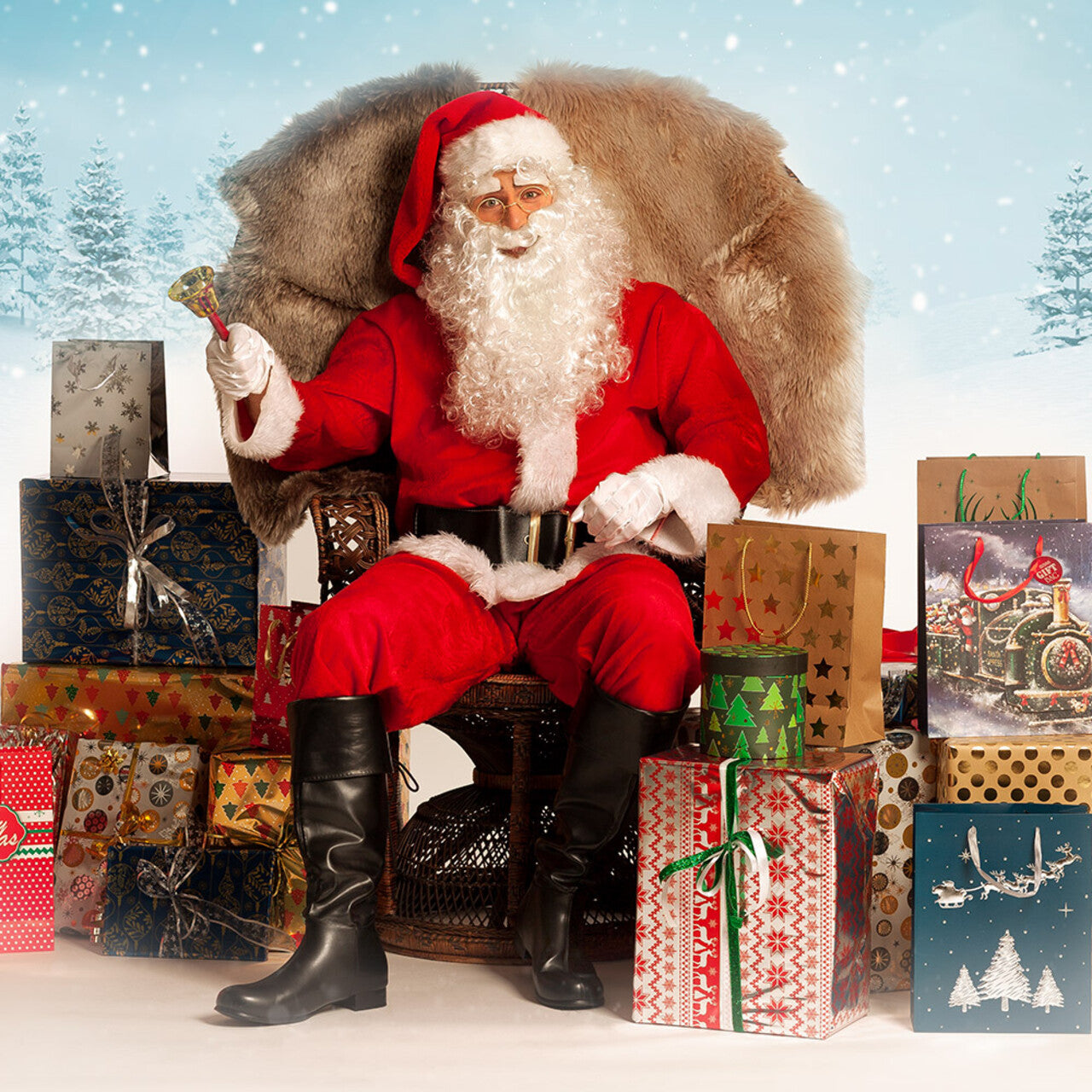 Op deze afbeelding zie je een Kostuums, van het merk Boland. De Luxe Kerstman Kostuum