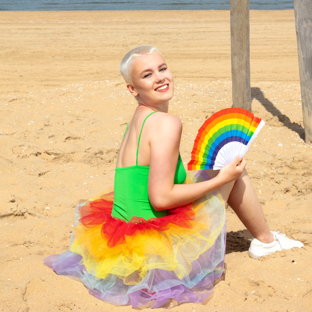 Op deze afbeelding zie je een Accessoires, van het merk Boland. Color Pride Waaier
