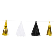 Op deze afbeelding zie je een Decoratie, van het merk Boland. Papieren Metallic Slinger Met Franjes Goud Wit Zwart