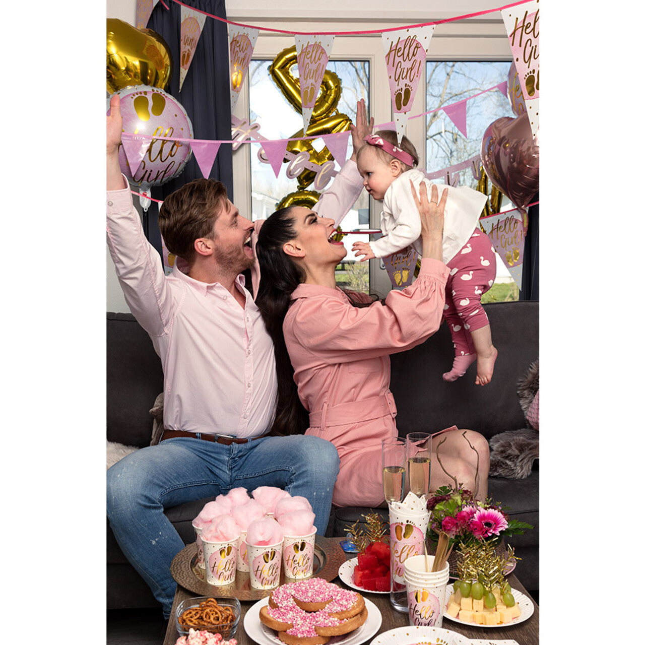Op deze afbeelding zie je een Decoratie, van het merk Boland. Vlaggenlijn Hello Girl!