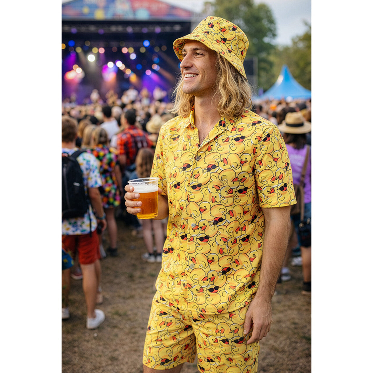 Op deze afbeelding zie je een Kostuums, van het merk Boland. Lucky Duckie Man Kostuum