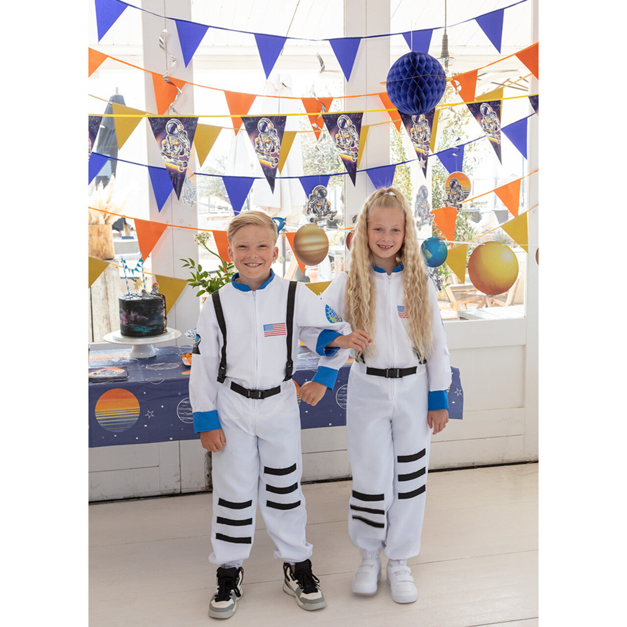 Op deze afbeelding zie je een Kostuums, van het merk Boland. Astronaut Fred Raket Kind Kostuum