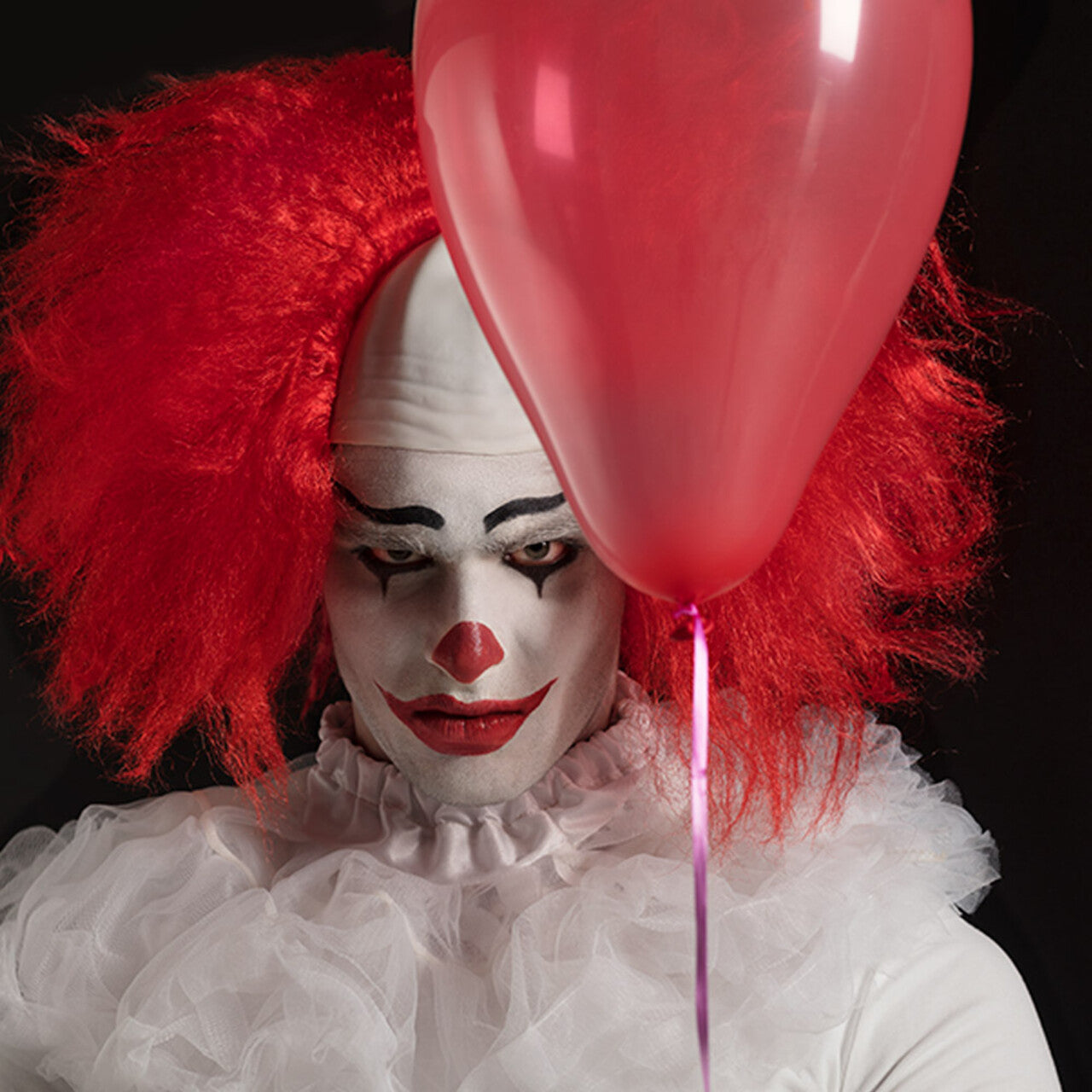 Op deze afbeelding zie je een Accessoires, van het merk Boland. Pruik Horror Clown Playtime