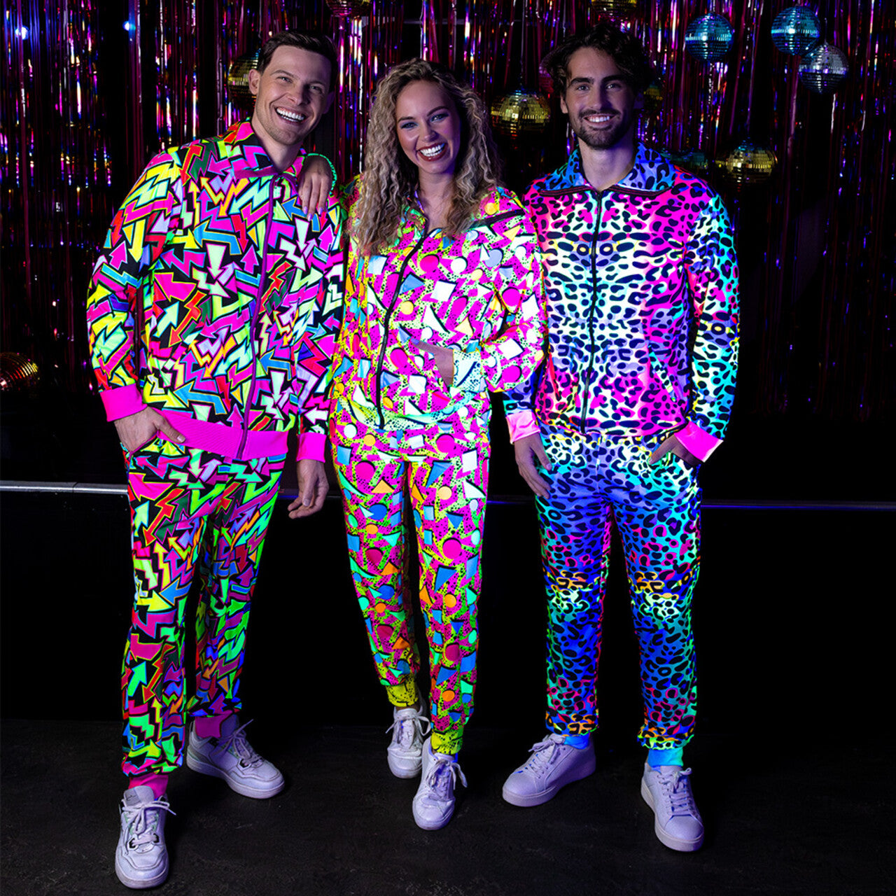 Op deze afbeelding zie je een Kostuums, van het merk Boland. Trainingspak 90s Street Art Blacklight Vrouw Kostuum