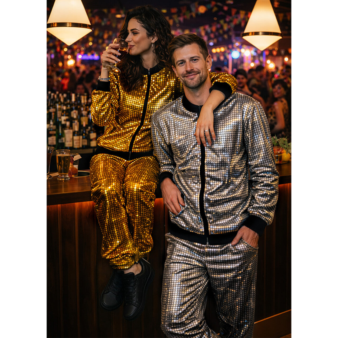 Op deze afbeelding zie je een Kostuums, van het merk Boland. Trainingspak Disco Diamond Babe Goud Vrouw Kostuum