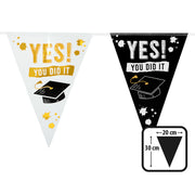Op deze afbeelding zie je een Decoratie, van het merk Boland. Vlaggenlijn Geslaagd Yes! You Did It Zwart / Wit