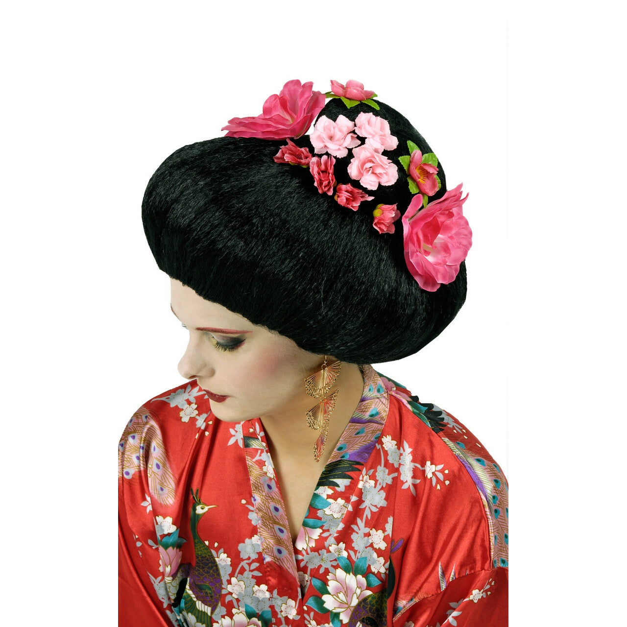 Op deze afbeelding zie je een Accessoires, van het merk Chaks. Prachtig Versierde Pruik Geisha