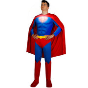 Op deze afbeelding zie je een Kostuums, van het merk Funidelia. Superman On Fire Met Lichtgevend Logo Kostuum