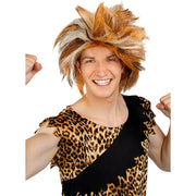 Op deze afbeelding zie je een Accessoires, van het merk Funidelia. Holbewoner Wilde Willy Pruik