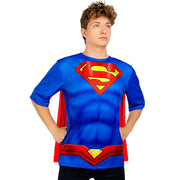 Op deze afbeelding zie je een Kostuums, van het merk Funidelia. Superman Shirt Met Cape