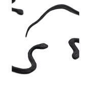 Op deze afbeelding zie je een Decoratie, van het merk Funidelia. Black Mamba Killer Snakes 12 Stuks
