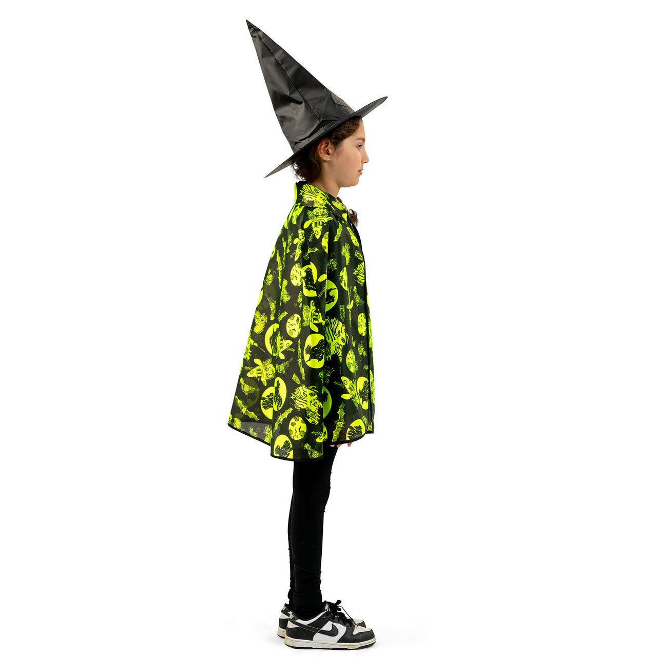 Op deze afbeelding zie je een Kostuums, van het merk Funny Fashion. Fluorescerende Heksen Cape Kind