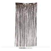 Op deze afbeelding zie je een Decoratie, van het merk Guirca. Zilver Gordijn 100 X 200 Centimeter
