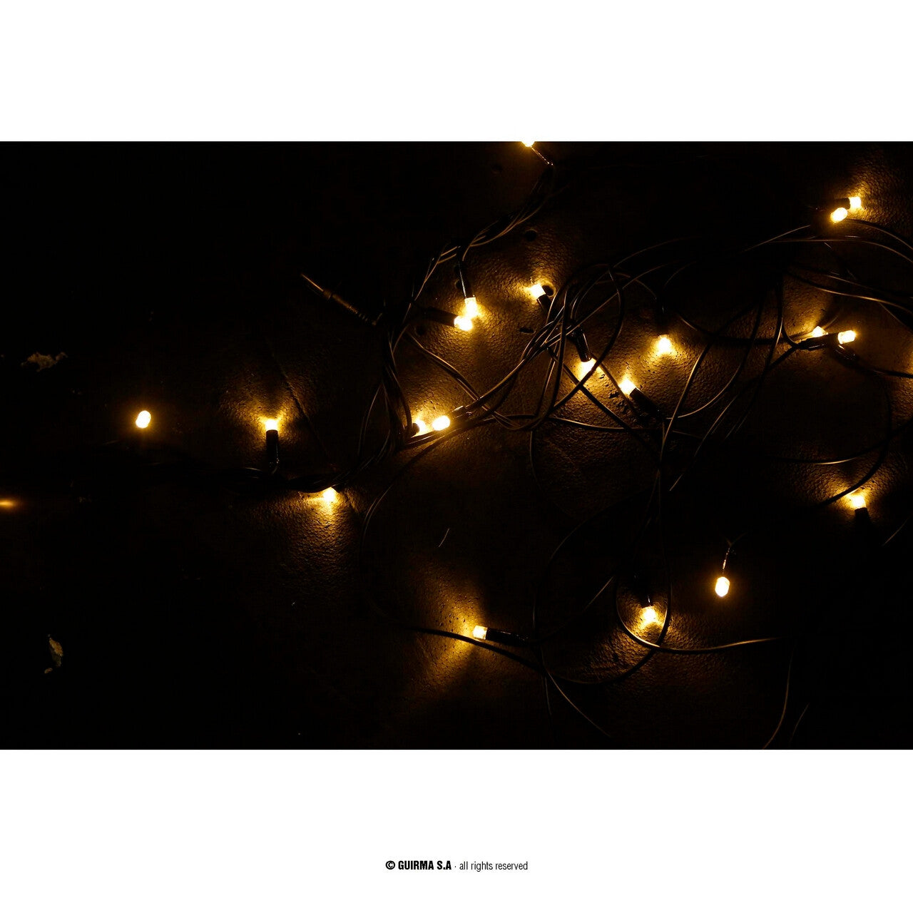 Op deze afbeelding zie je een Decoratie, van het merk Guirma. Feest Verlichting Warm 50 Led