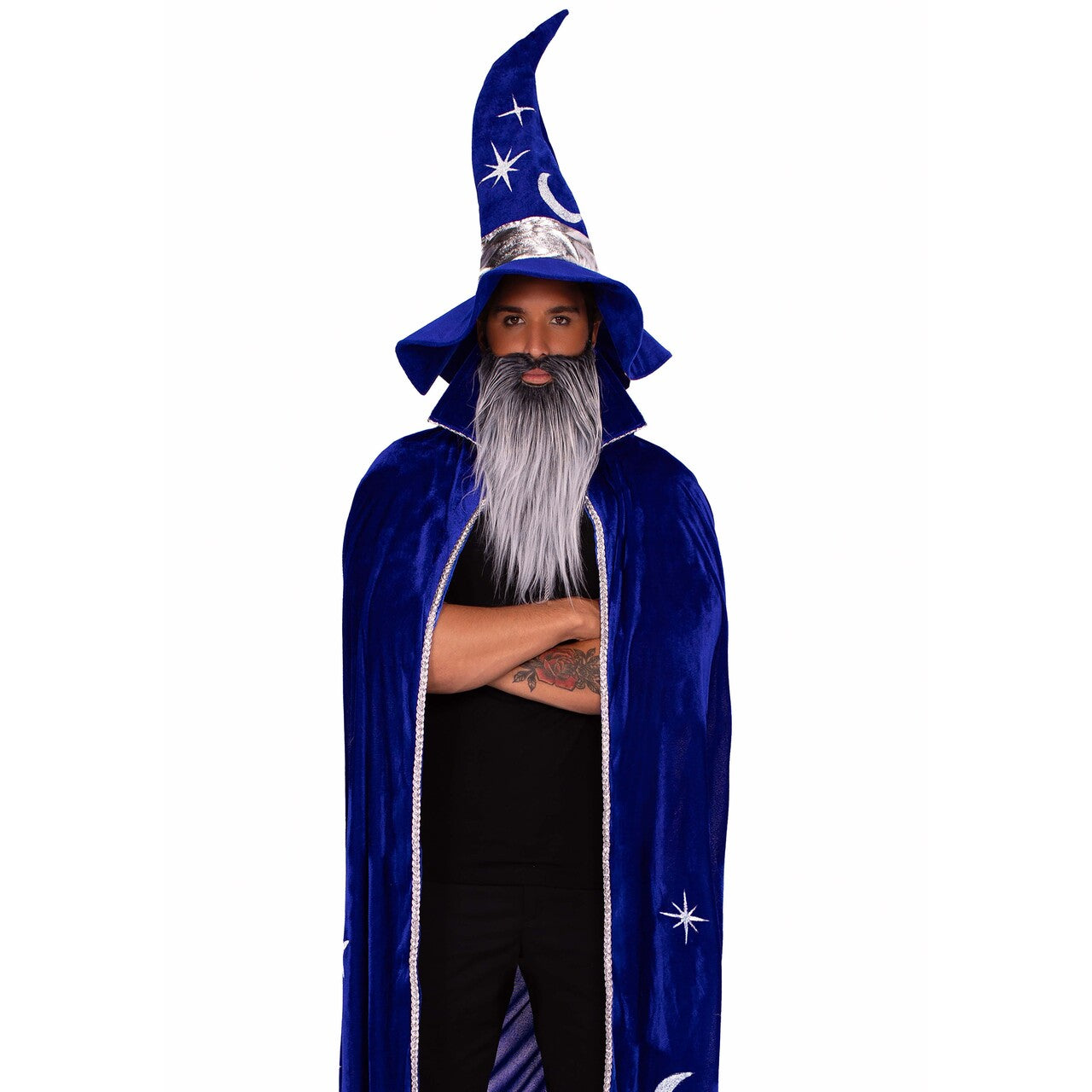 Op deze afbeelding zie je een Kostuums, van het merk Leg Avenue. 3 Pc Wizard Kit, Cape, Hat And Beard Man Kostuum
