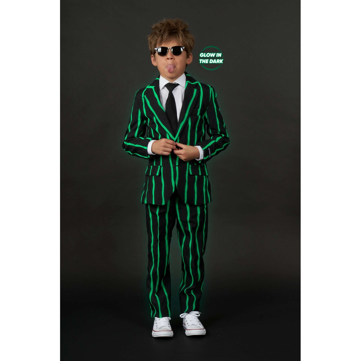 Op deze afbeelding zie je een Kostuums, van het merk Suitmeister. Boys Oversized Pinstripe Glow-In-The-Dark Jongen