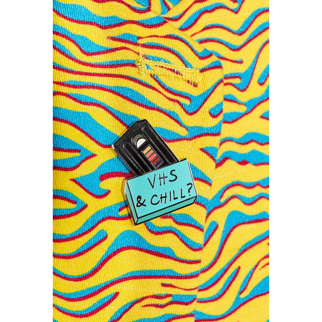 Op deze afbeelding zie je een Kostuums, van het merk Opposuits. Yellow Striped 80s Animal Jas Man