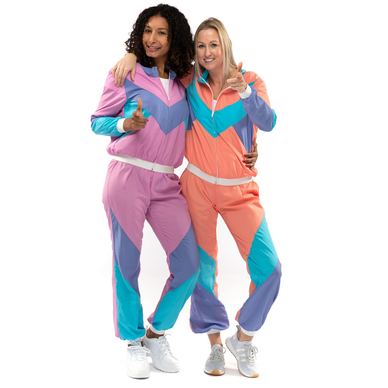 Op deze afbeelding zie je een Kostuums, van het merk Original Replicas. Fout 80s Trainingspak New Kids Jaren 80 Yannah Vrouw Kostuum