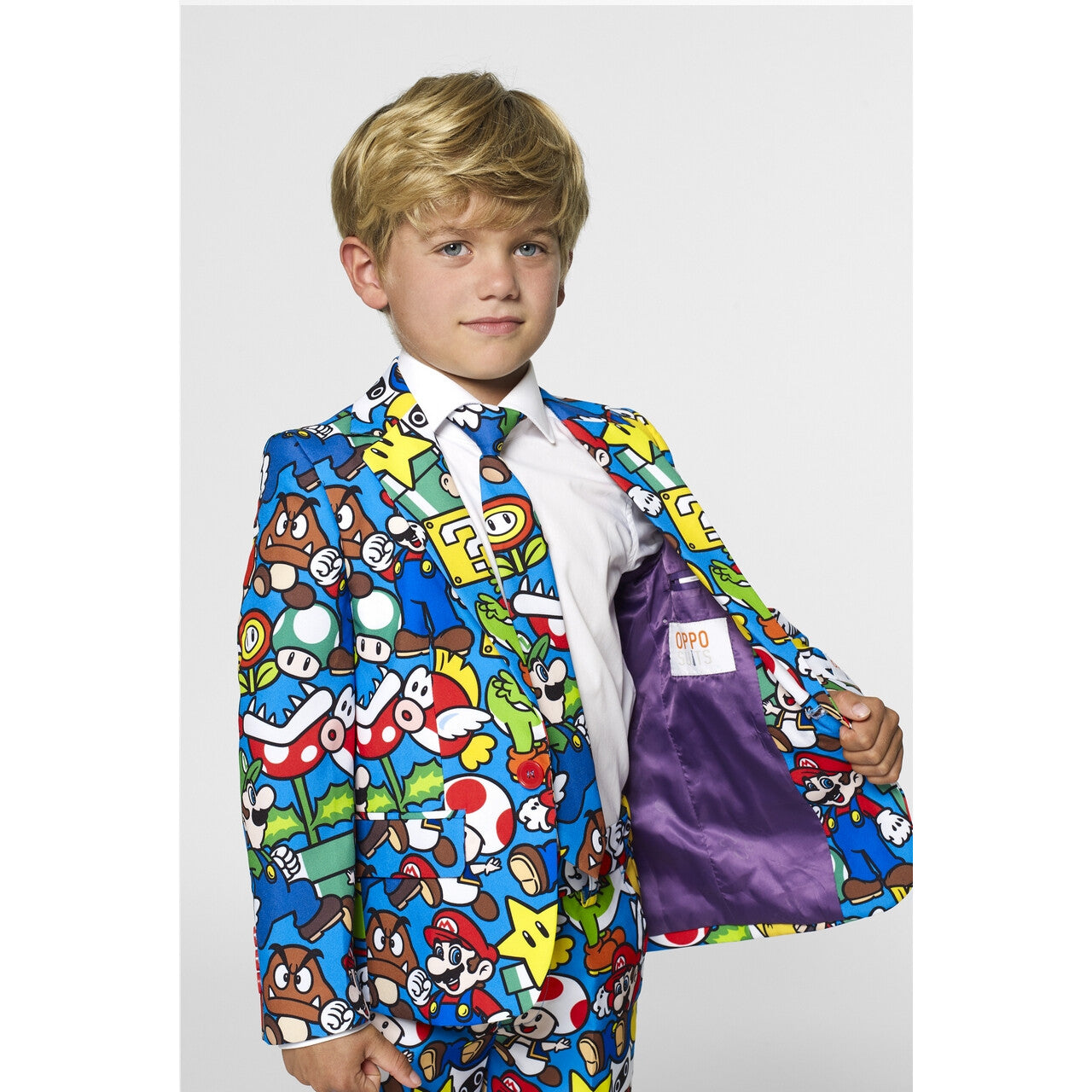 Op deze afbeelding zie je een Kostuums, van het merk Opposuits. Super-De-Luxe Mario World™ Jongen Kostuum