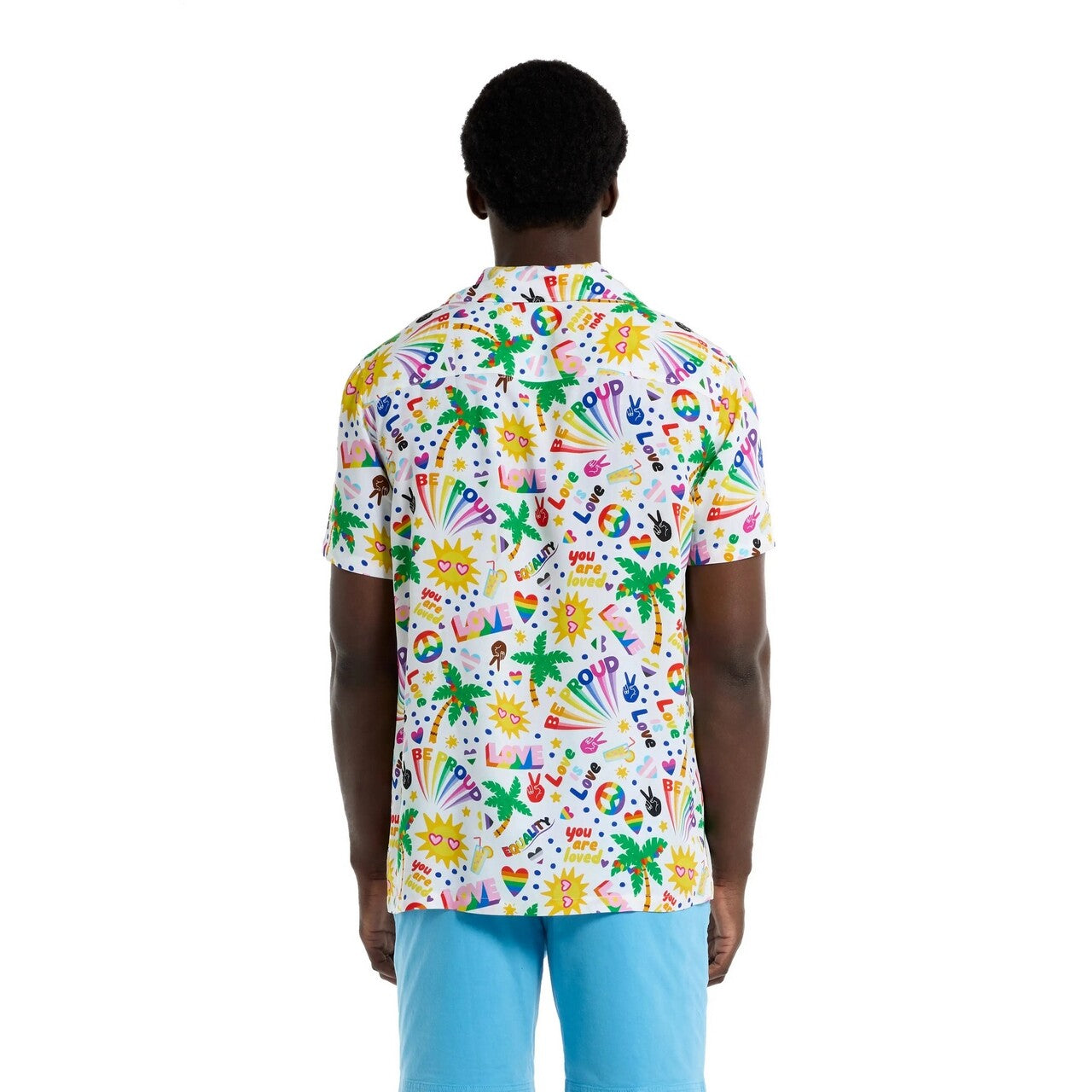 Op deze afbeelding zie je een Kostuums, van het merk Opposuits. Tropic Pride Shirt Man