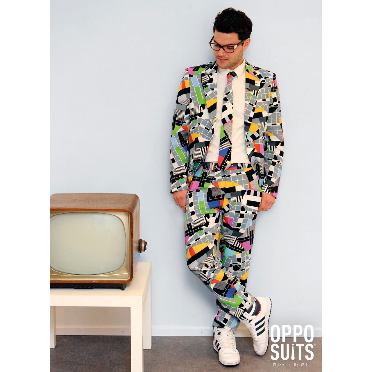 Op deze afbeelding zie je een Kostuums, van het merk Opposuits. Testival Testbeeld Opposuit Kostuum Man