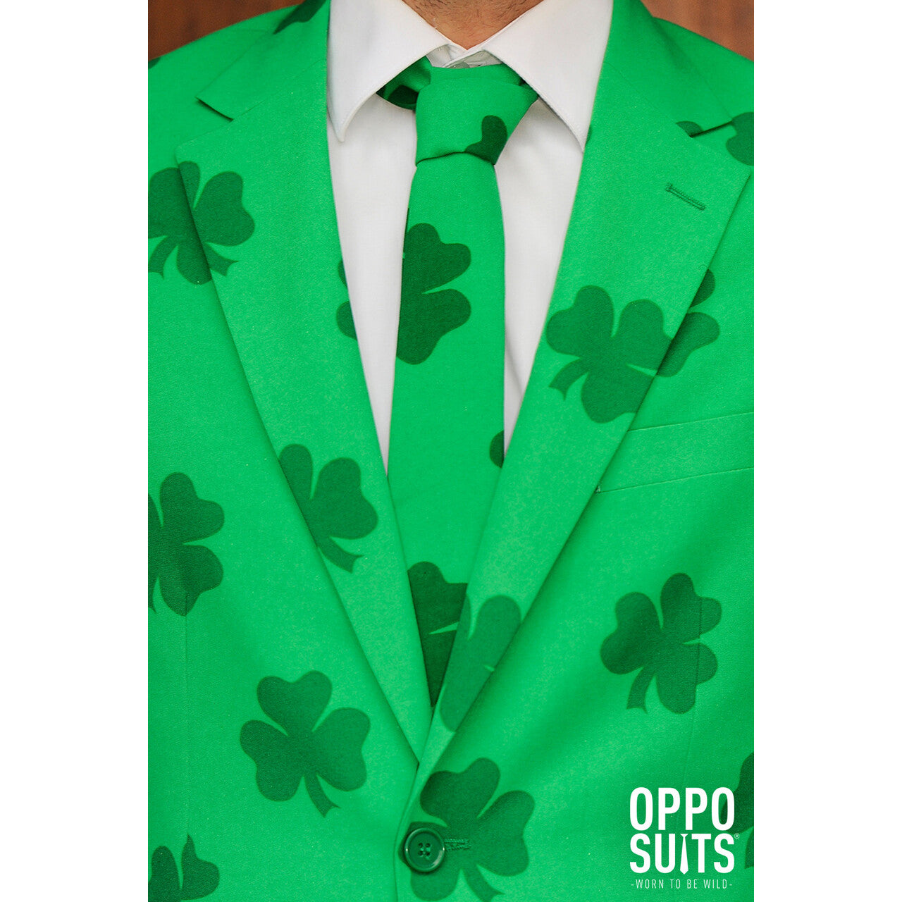 Op deze afbeelding zie je een Kostuums, van het merk Opposuits. Patrick Iers Shamrock Opposuit Kostuum Man