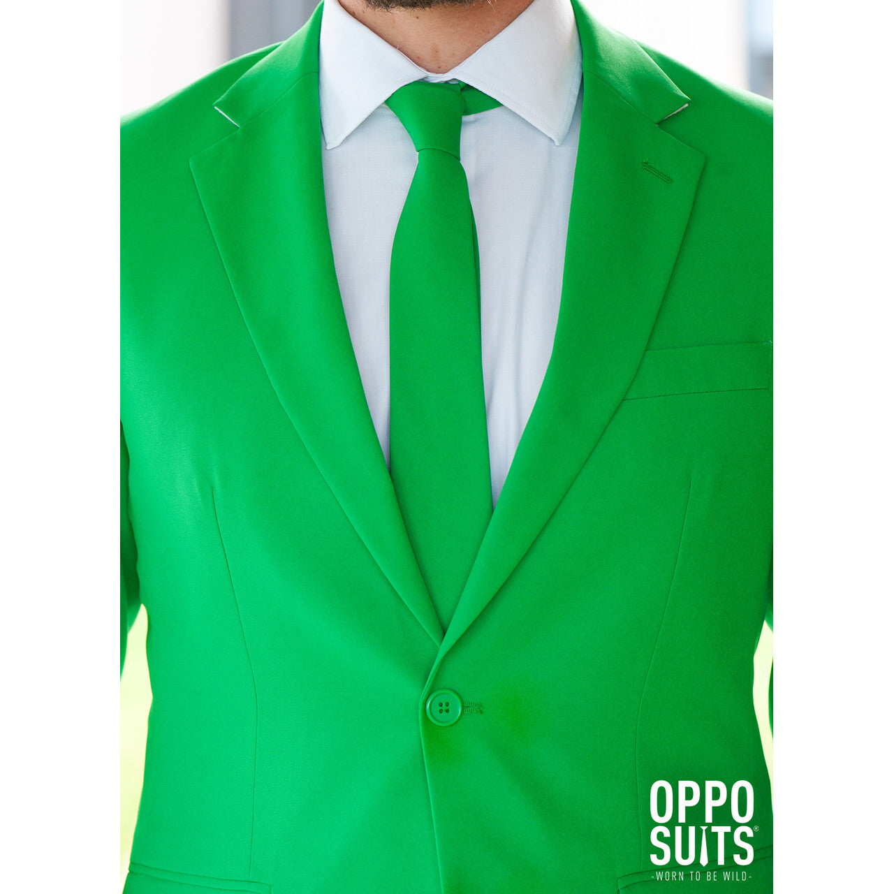 Op deze afbeelding zie je een Kostuums, van het merk Opposuits. Groen Evergreen Opposuit Kostuum Man