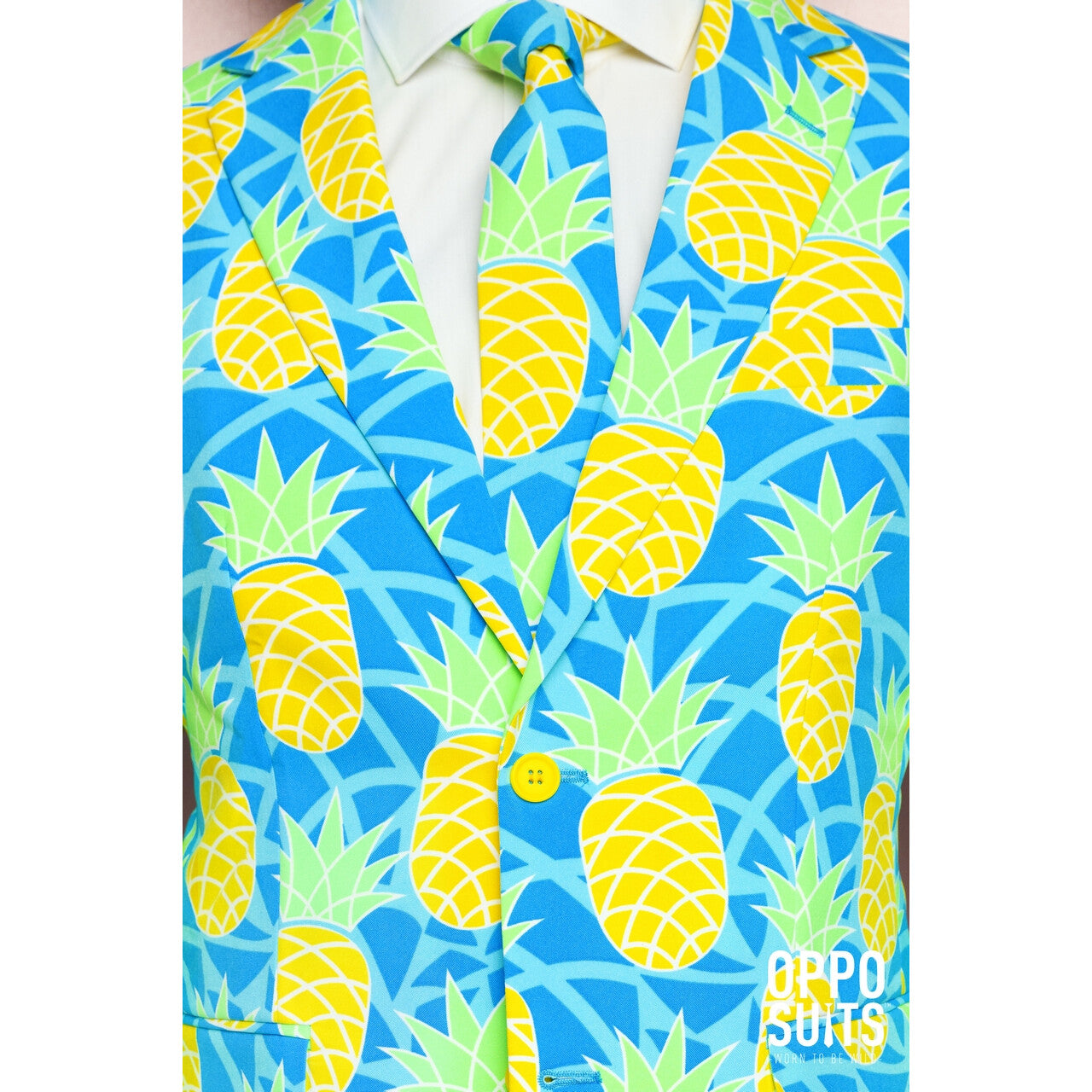 Op deze afbeelding zie je een Kostuums, van het merk Opposuits. Tropisch Lange Zomer Ananas Man Kostuum