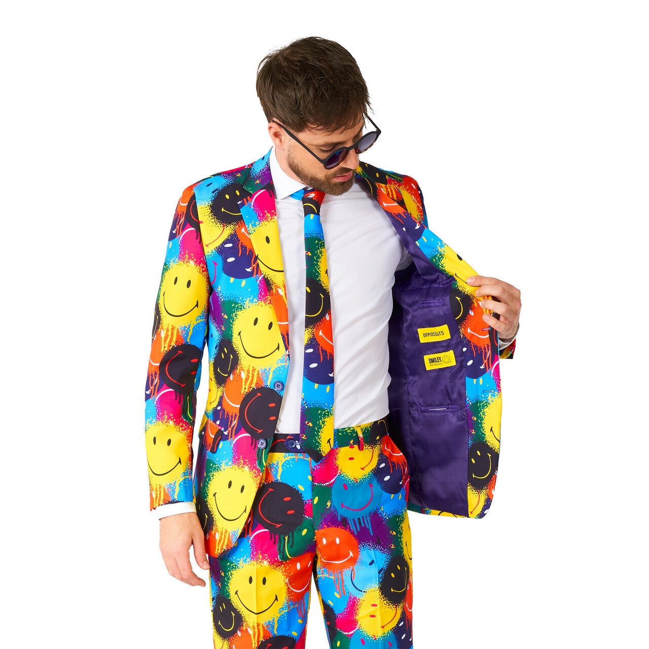 Op deze afbeelding zie je een Kostuums, van het merk Opposuits. Fallen In Smiley Paint Man Kostuum