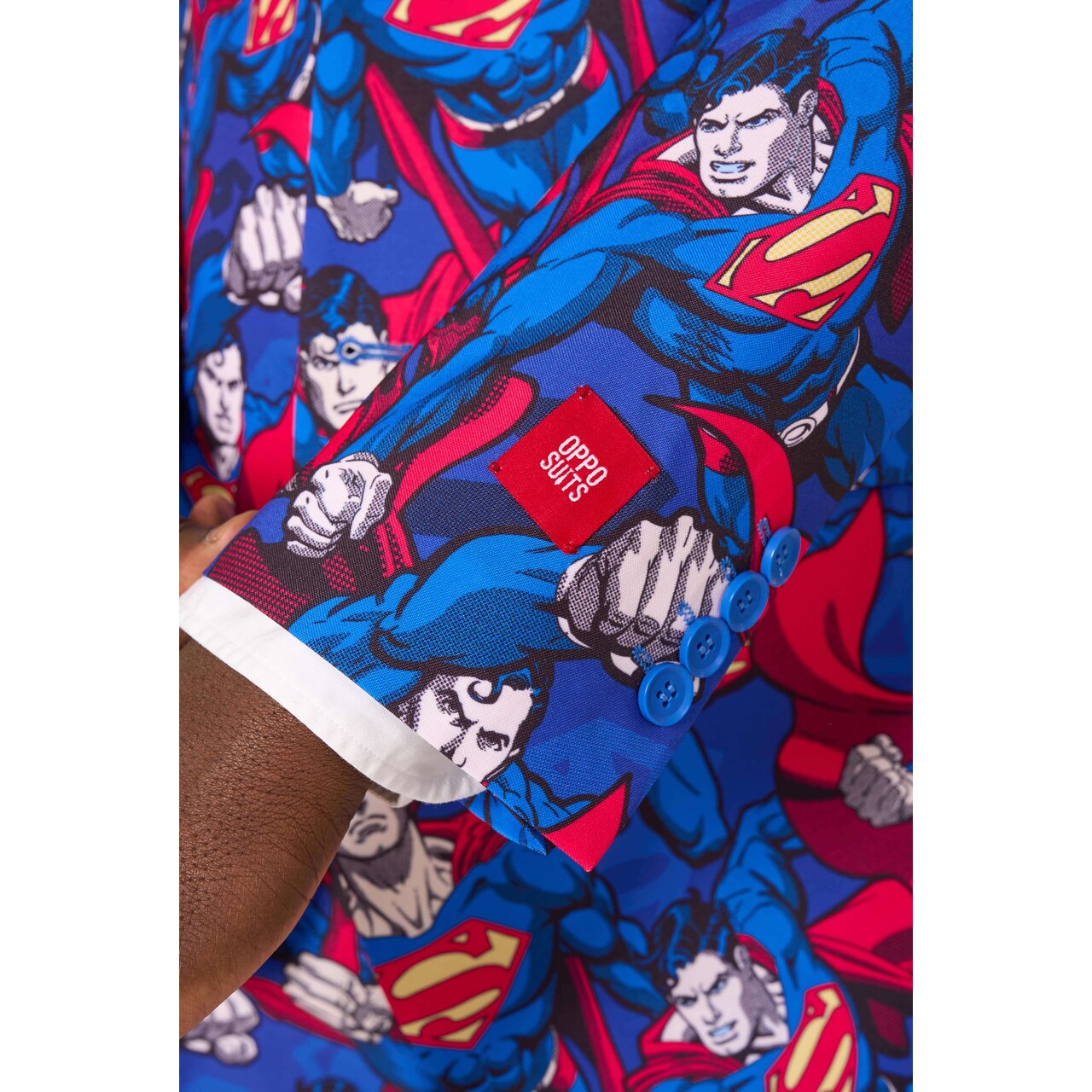 Op deze afbeelding zie je een Kostuums, van het merk Opposuits. The Man Of Steel Kostuum