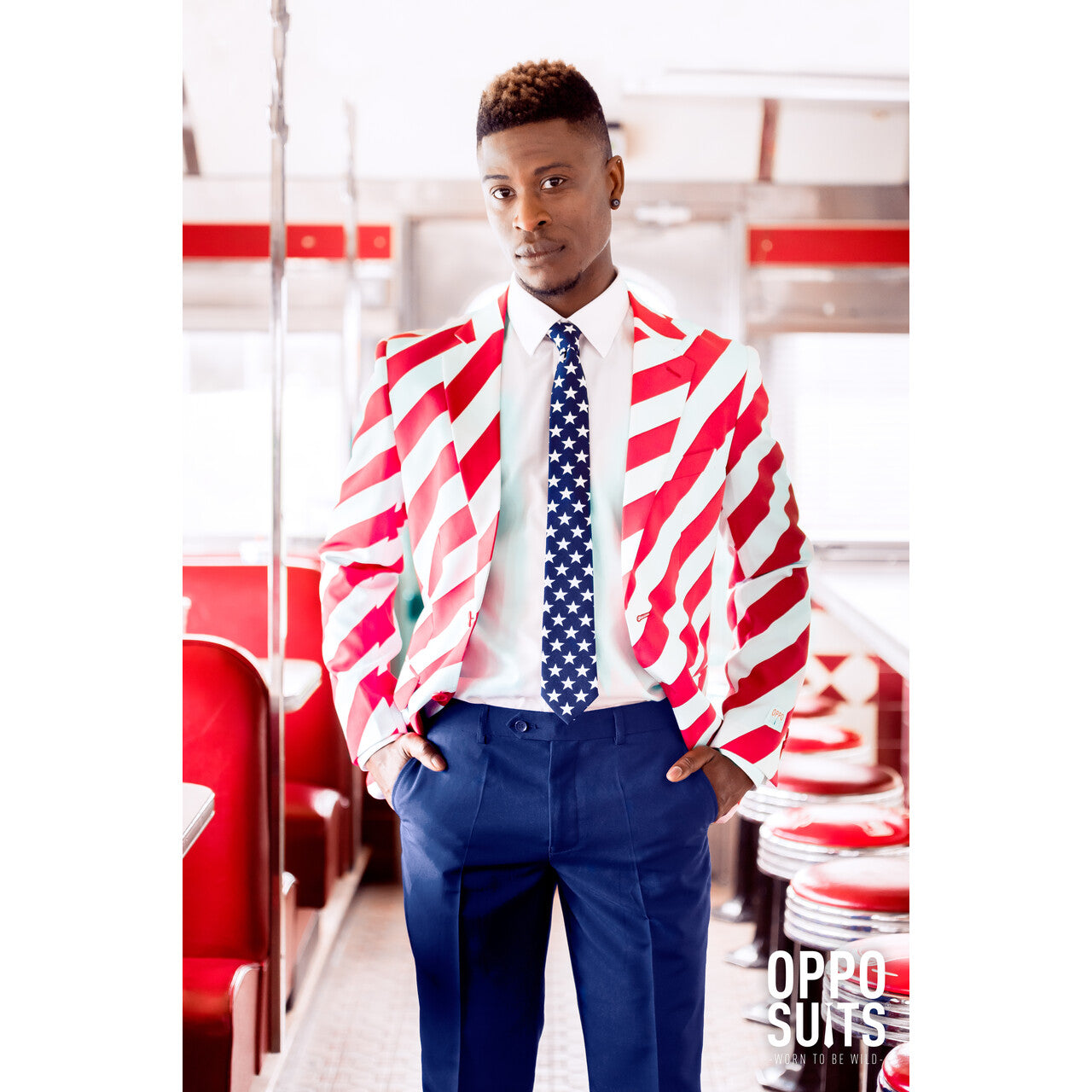 Op deze afbeelding zie je een Kostuums, van het merk Opposuits. USA United Stripes Opposuit Man Kostuum