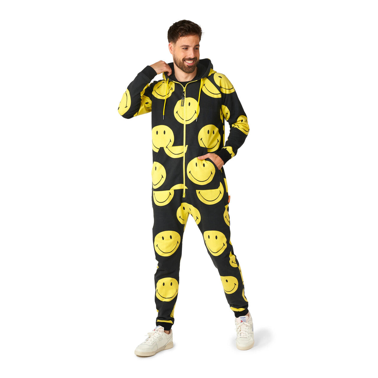 Op deze afbeelding zie je een Kostuums, van het merk Opposuits. Onesie Smiley Face Kostuum