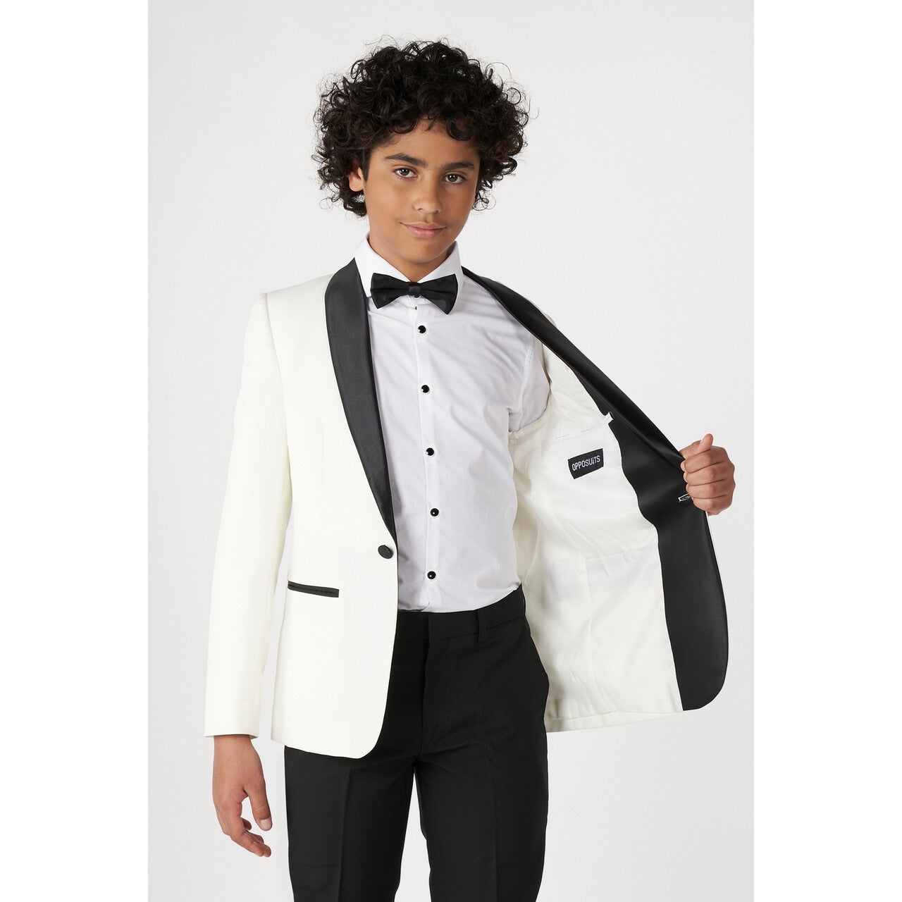Op deze afbeelding zie je een Kostuums, van het merk Opposuits. Classy Pearly White Opposuit Jongen Kostuum