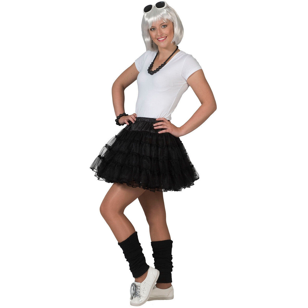 Op deze afbeelding zie je een Kostuums, van het merk Pierros. Fleurige Zwarte Petticoat Karina Vrouw Kostuum
