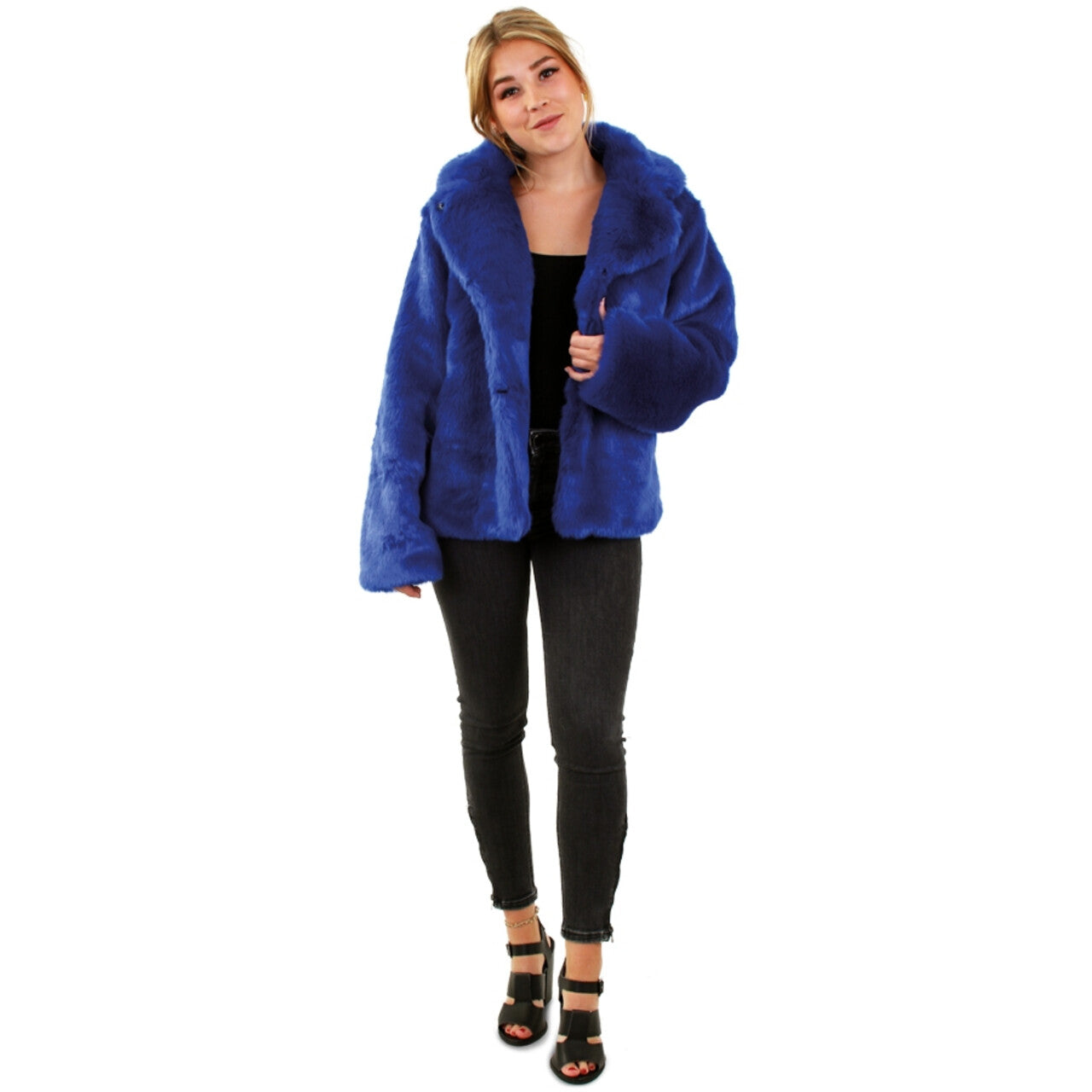 Op deze afbeelding zie je een Kostuums, van het merk PartyXplosion. Deftige Bontjas Donker Blauw Vrouw
