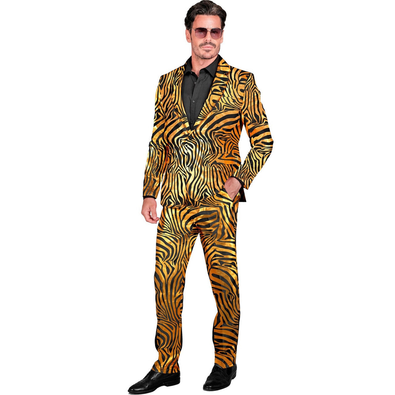 Op deze afbeelding zie je een Kostuums, van het merk Widmann. Goldy Safari Mega Pimp Man Kostuum
