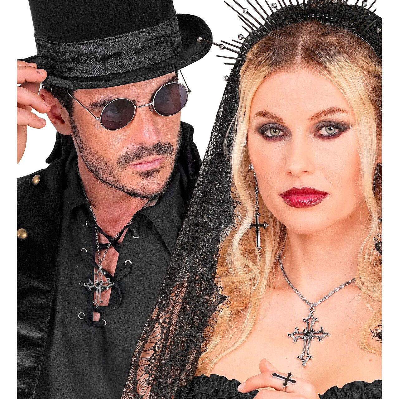 Op deze afbeelding zie je een Accessoires, van het merk Widmann. Ketting Gothic Kruis Zwart