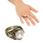 Op deze afbeelding zie je een Accessoires, van het merk Widmann. Dikke Gouden Ring Met Parel