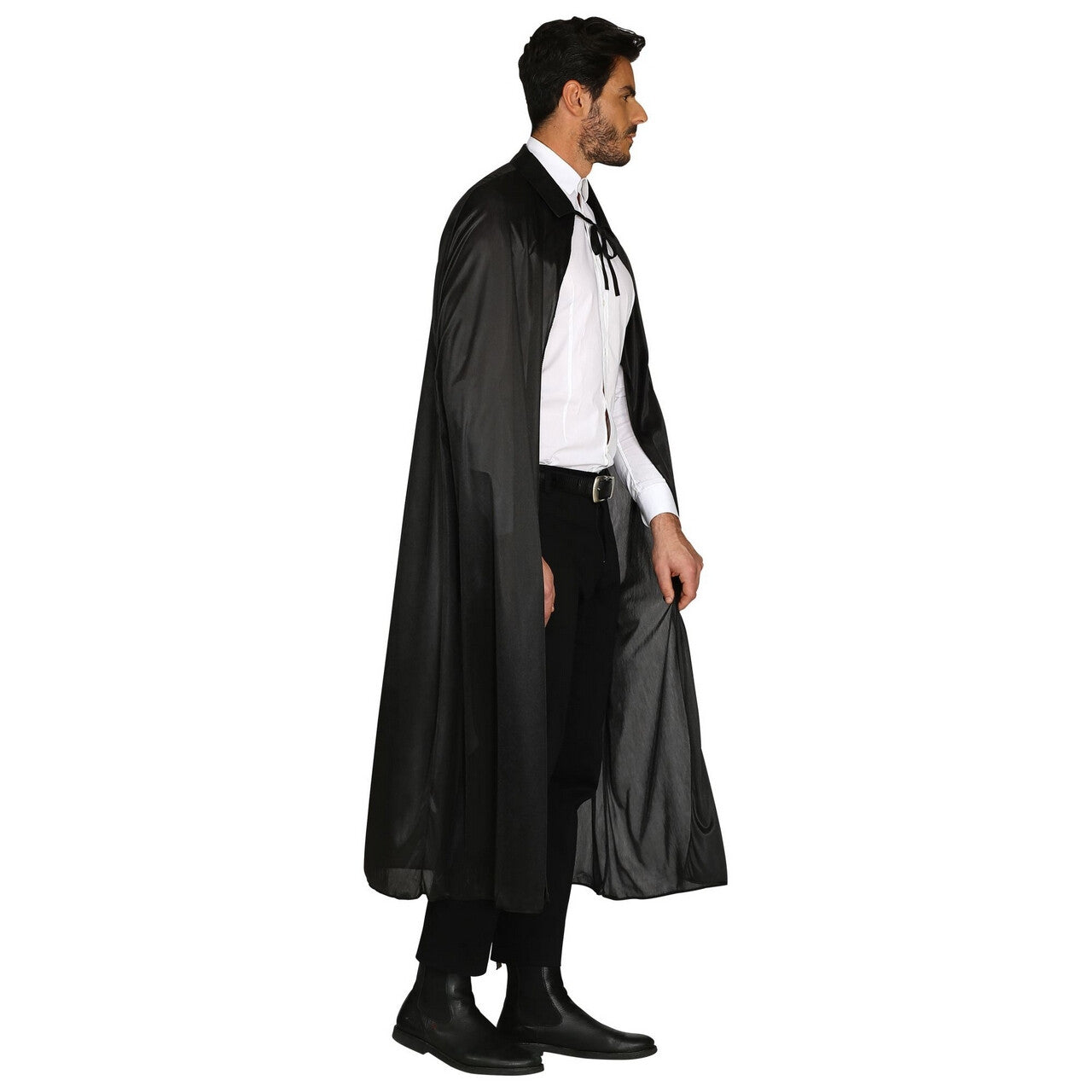 Op deze afbeelding zie je een Accessoires, van het merk Widmann. Lange Zwarte Cape Goochelaar 136 Centimeter
