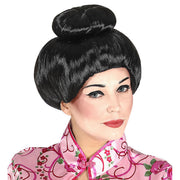 Op deze afbeelding zie je een Accessoires, van het merk Widmann. Pruik Japanse Geisha