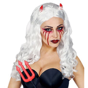 Op deze afbeelding zie je een Accessoires, van het merk Widmann. Pruik Met Horentjes Satanische Vrouw