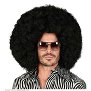 Op deze afbeelding zie je een Accessoires, van het merk Widmann. Gigantisch Grote Afro Disco Pruik Zwart Tito