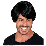 Op deze afbeelding zie je een Accessoires, van het merk Widmann. Dave Wave Pruik Zwart