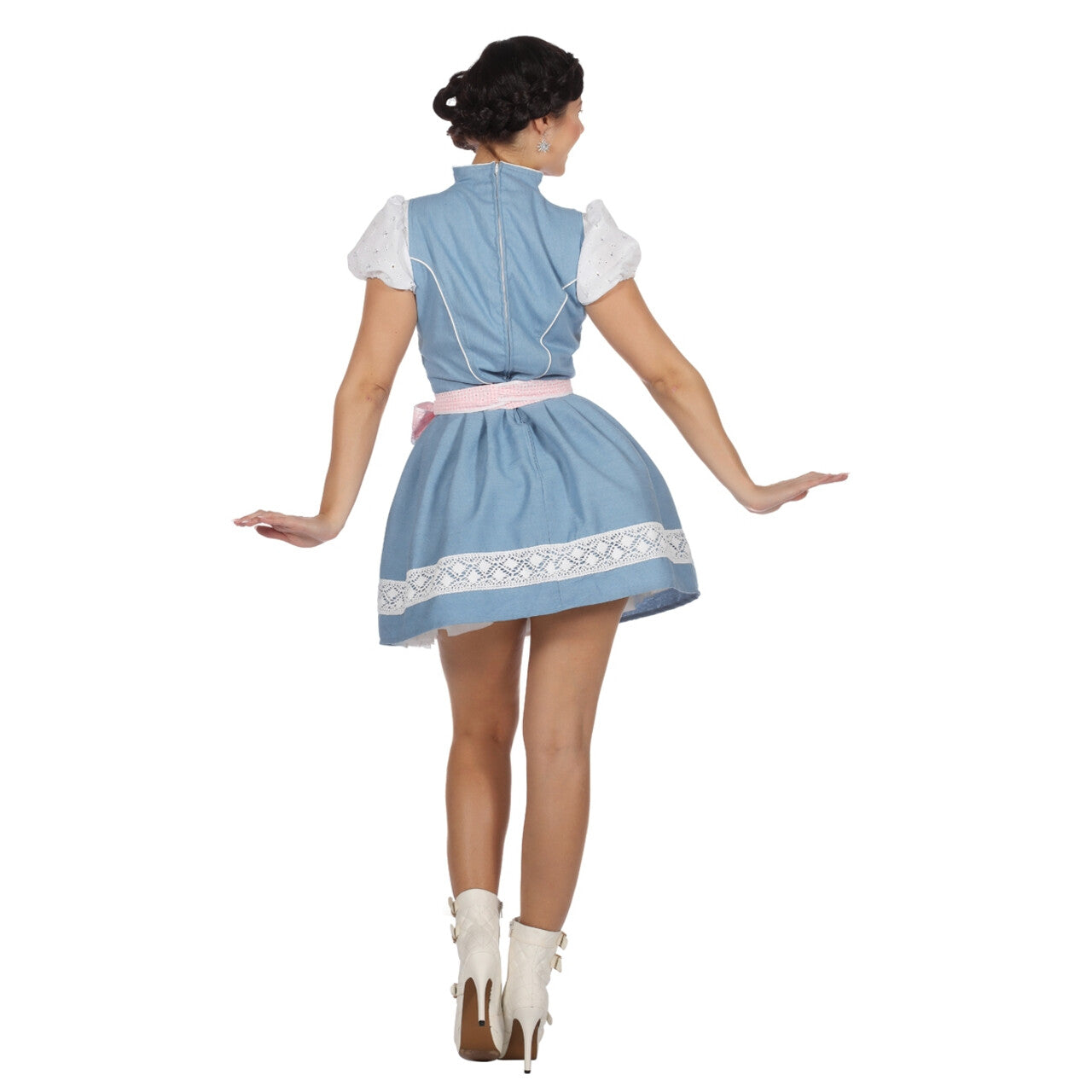 Op deze afbeelding zie je een Kostuums, van het merk Wilbers. Dirndl Johanna Jeans Vrouw Kostuum