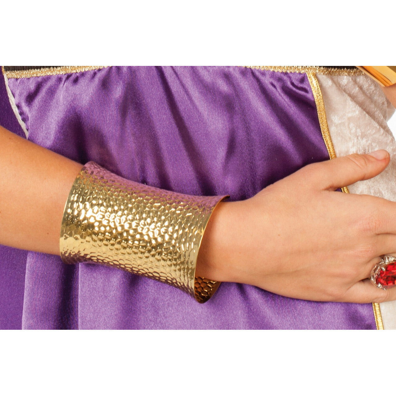 Op deze afbeelding zie je een Accessoires, van het merk Wilbers. Romeinse Armband Goud