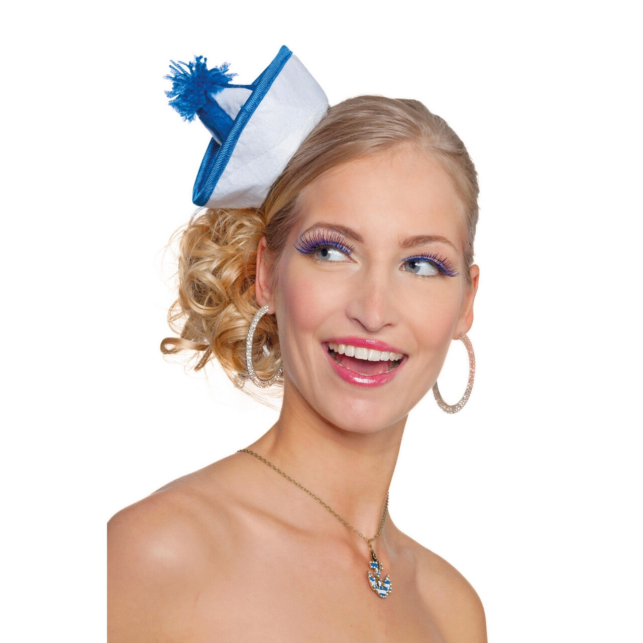 Op deze afbeelding zie je een Accessoires, van het merk Wilbers. Mini Matrozenhoedje Blauw Ahoi